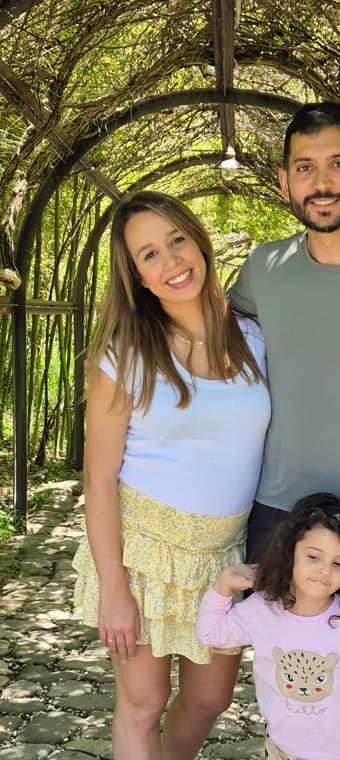 אמא מחכה לטיפול של אמילי